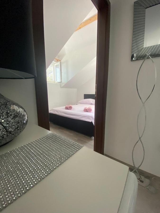 Guesthouse Ruza Sobra Apartments In The Attic Of The House Exterior foto