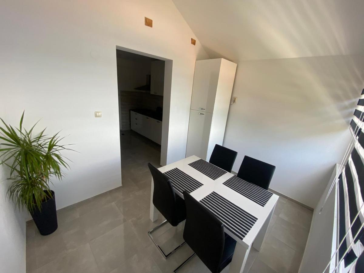Guesthouse Ruza Sobra Apartments In The Attic Of The House Exterior foto