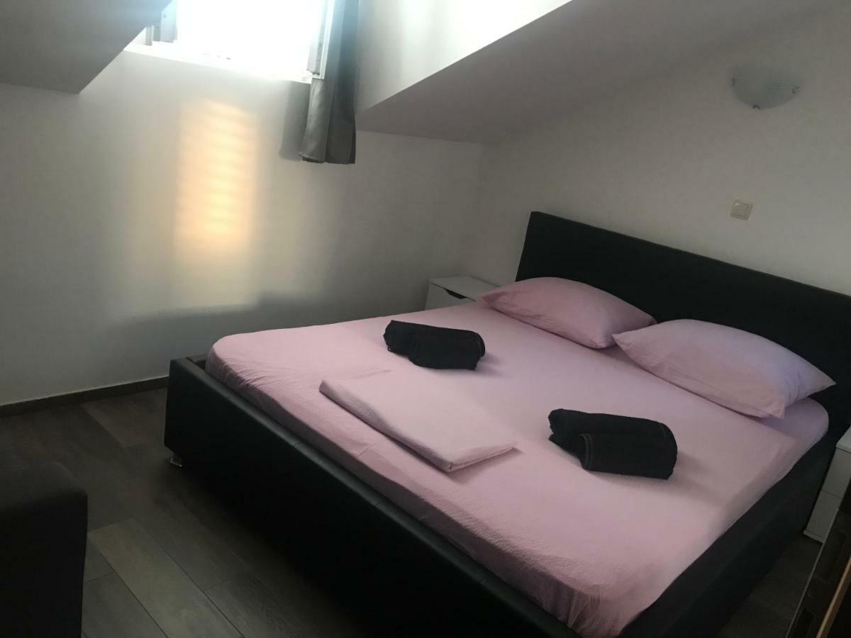 Guesthouse Ruza Sobra Apartments In The Attic Of The House Exterior foto